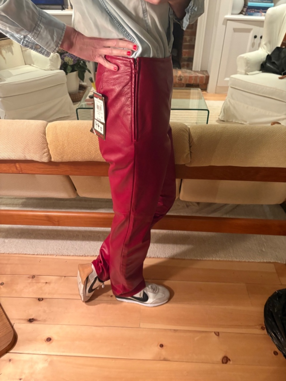 RED Leather size 4 NWT Danier pants - Picture 3 of 8